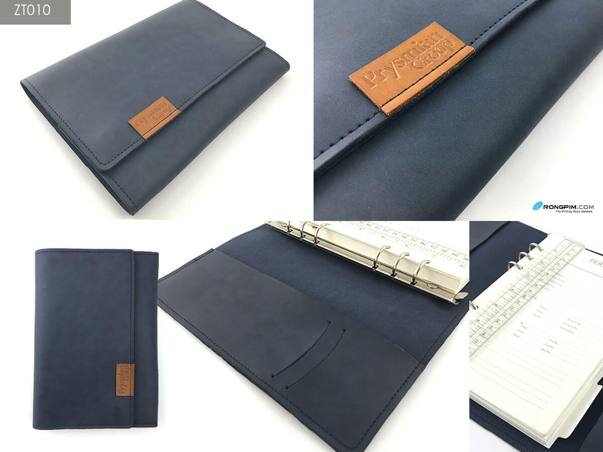 สมุดโน๊ตรุ่นปกแม่เหล็ก (Magnetic) ดีไซน์ปิดปกโดยแม่เหล็กซ่อนยึดหน้าปกไว้ ปั๊มเย็บติดริมขอบ ด้านในมาพร้อมฟังก์ชันช่องเสียบบัตร และหูเสียบดินสอปากกา 